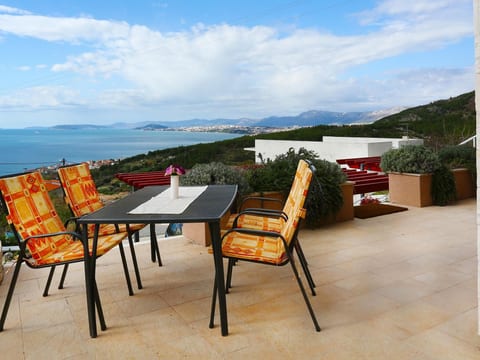 Strandnahe Ferienwohnung mit Terrasse