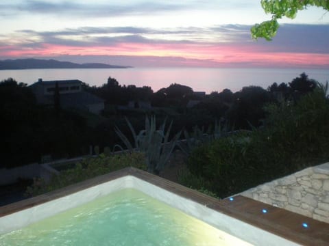 Pont de bateau, Meerblick mit privatem Pool