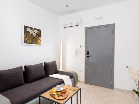 Wohnung in Okrug Gornji mit Grill und Garten