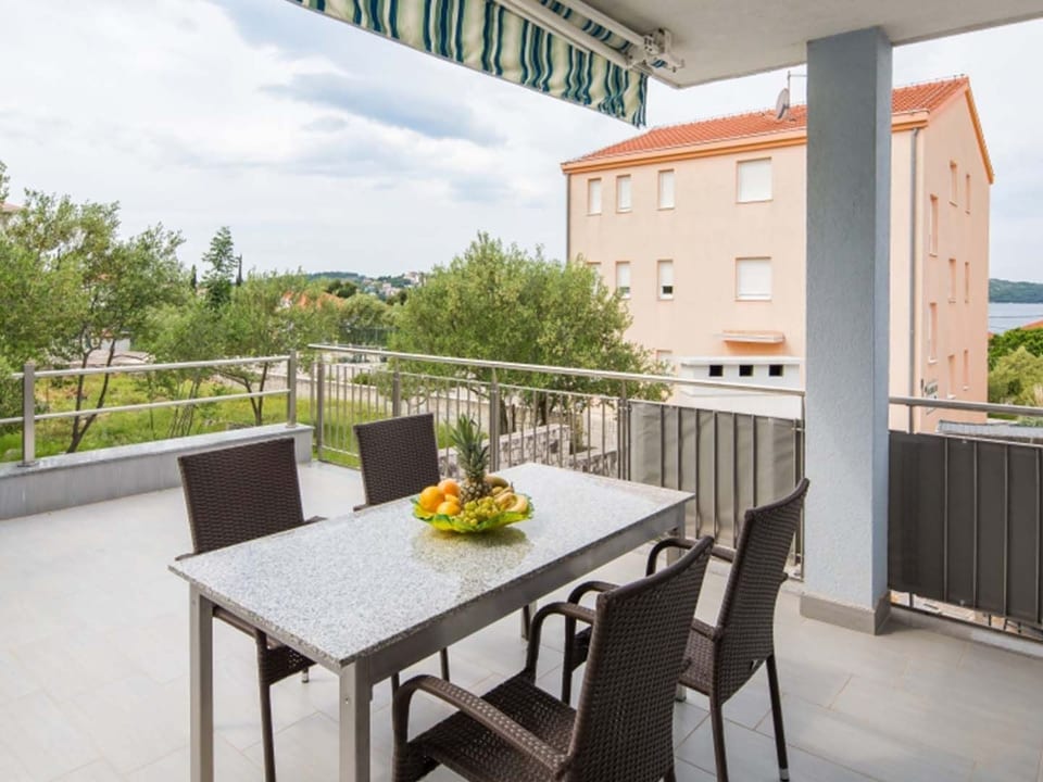 Wohnung in Okrug Gornji mit Garten und Grill - Okrug Donji