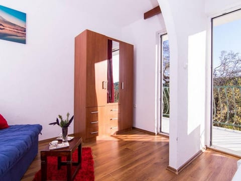 Studioappartement Esthera 2 mit Balkon in Strandnähe