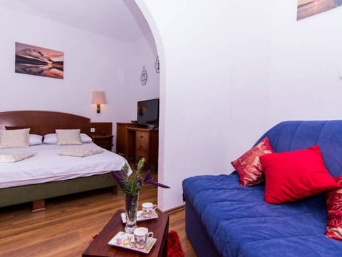 Studioappartement Esthera 2 mit Balkon in Strandnähe