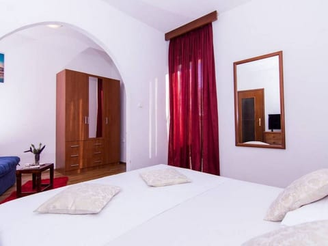 Studioappartement Esthera 2 mit Balkon in Strandnähe