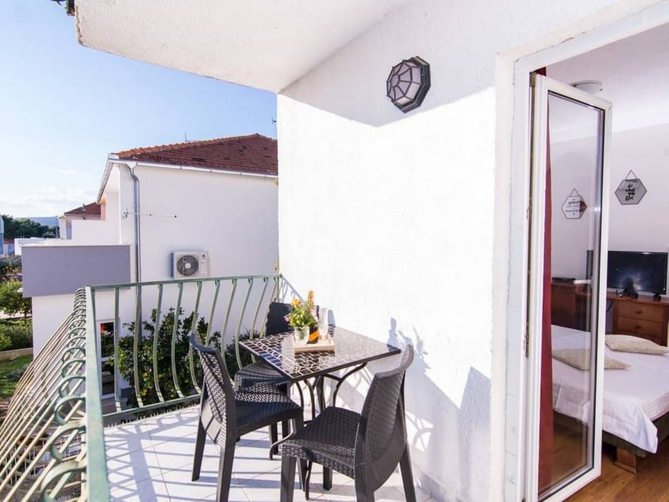Studioappartement Esthera 2 con balcone vicino alla spiaggia - Okrug Donji