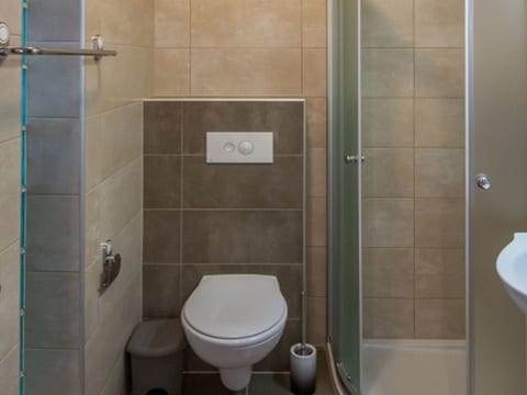 Wohnung in Okrug Gornji mit Garten und Grill