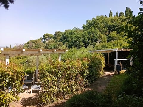 Vier-Zimmer-Wohnung 2 Bäder mit Schwimmbad zur alleinigen Nutzung