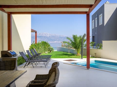 Modernes Apartment in Slatine mit privatem Parkplatz