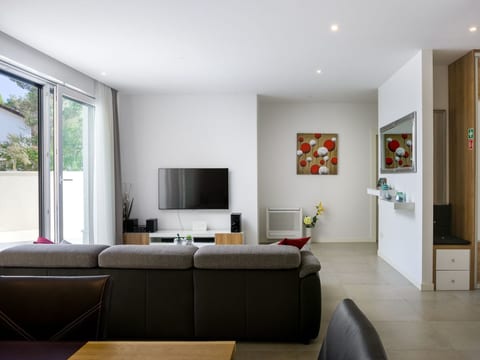 Modernes Apartment in Slatine mit privatem Parkplatz