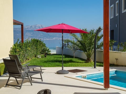 Luxuriöse Villa Golden D am Strand mit Pool