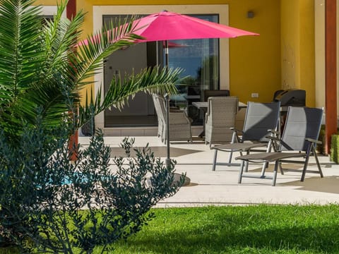 Luxuriöse Villa Golden D am Strand mit Pool