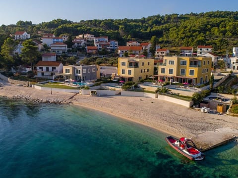 Luxuriöse Villa am Strand mit 6 Schlafzimmern Golden A