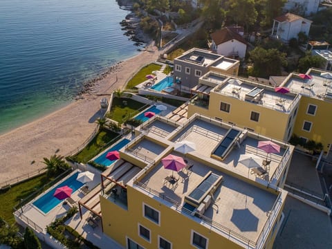 Luxuriöse Villa am Strand mit 6 Schlafzimmern Golden A