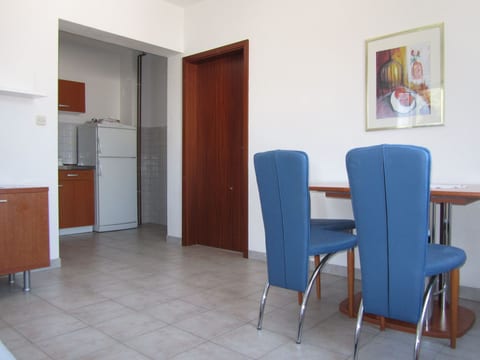 über zwei Etagen mit Garten, Terrasse und zwei Balkonen