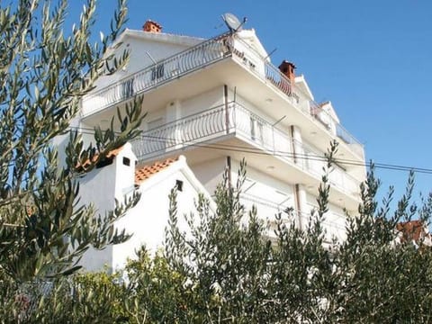 Tolle Wohnung in Seget Donji mit Garten und Grill