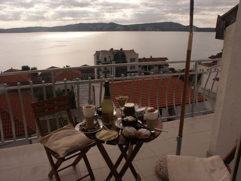 in Seget Donji mit Garten und Grill