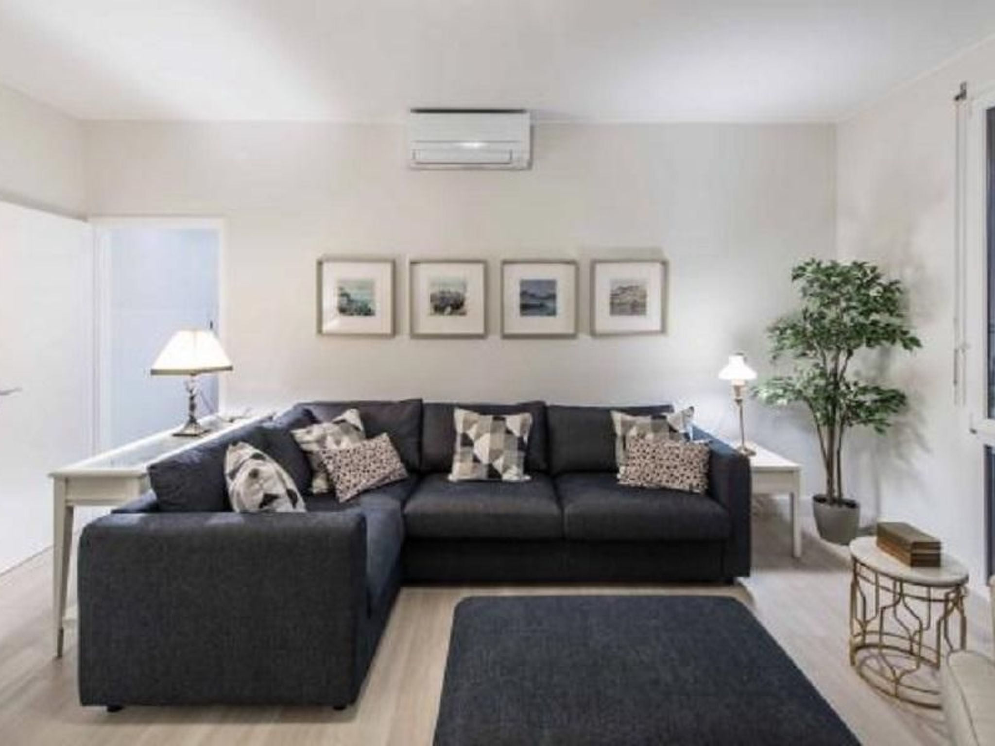 Elegante Penthouse-Wohnung mit Seeblick