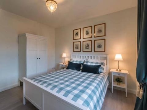 Elegante Penthouse-Wohnung mit Seeblick
