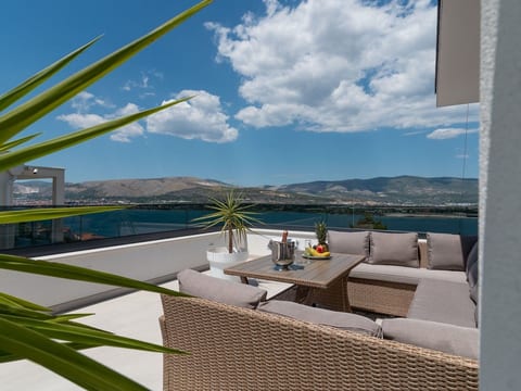 Luxuriöse Villa Fantasy mit Meerblick und Pool i