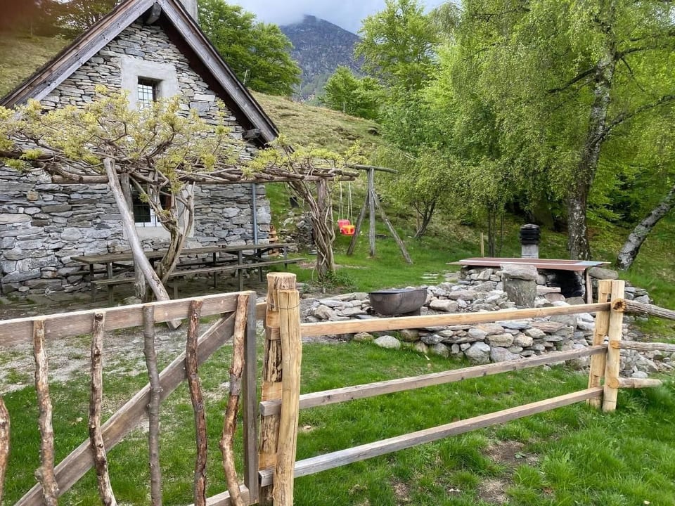 Typisches Tessiner Landleben im Centovalli - Intragna