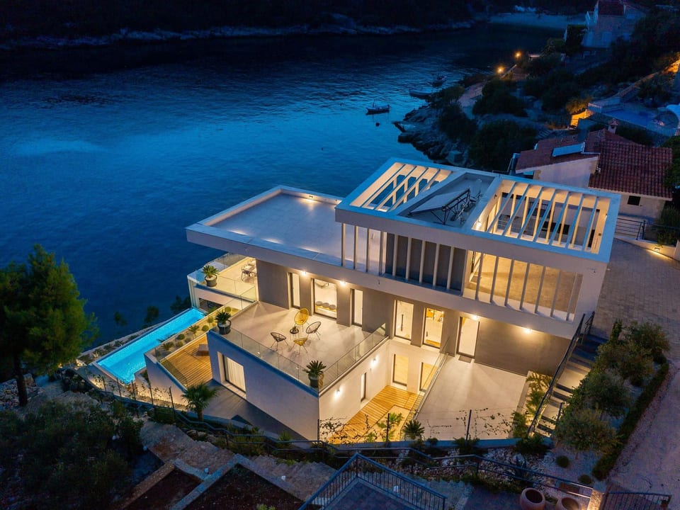 Haus in Vinišće mit Außenterrasse - Vinišće