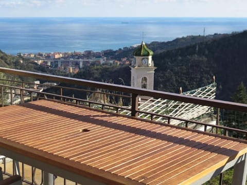 in Varazze mit Garten und Parkplatz