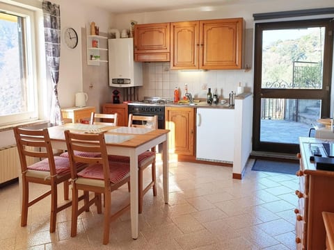 in Varazze mit Garten und Parkplatz