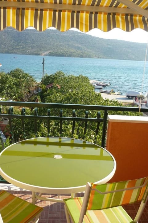 Apartment mit Balkon