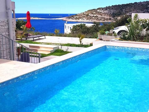 Schöne Villa Stella mit Meerblick und beheiztem Pool