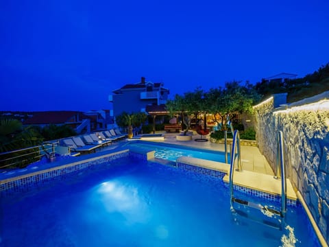 Strandnahes Ferienhaus mit Garten in Ražanj