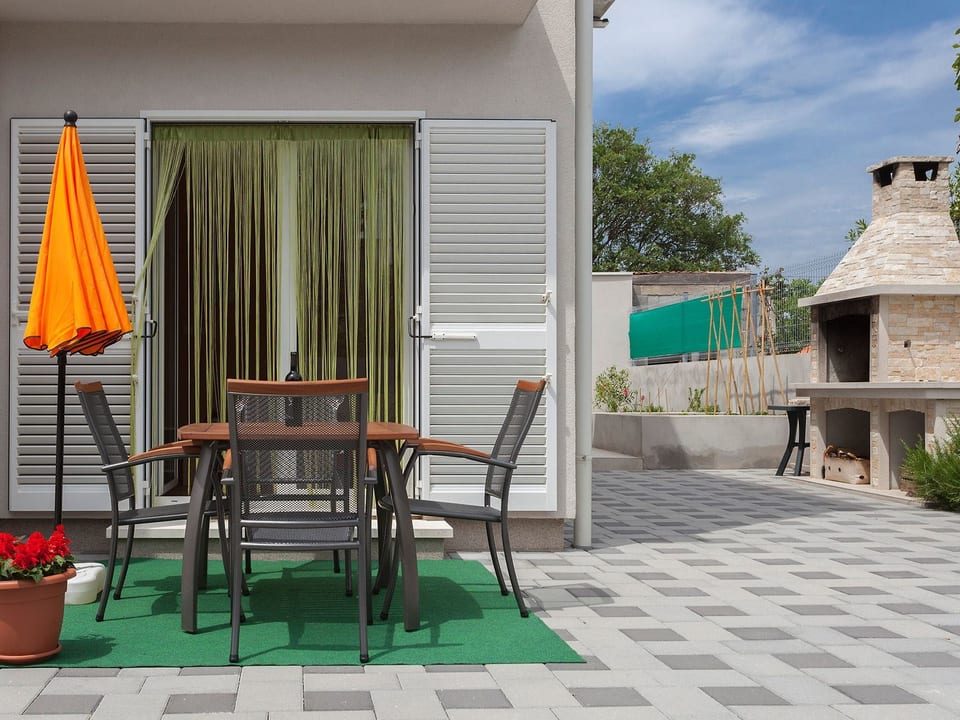 Dinka avec terrasse - Biograd na Moru
