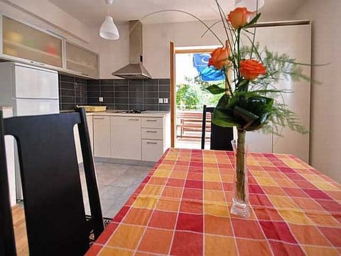 mit Terrasse