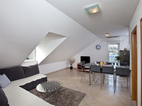 Mélanie Penthouse in einer Villa direkt am Strand