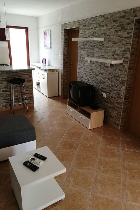 Gemütliche Erdgeschosswohnung Ema mit Terrasse