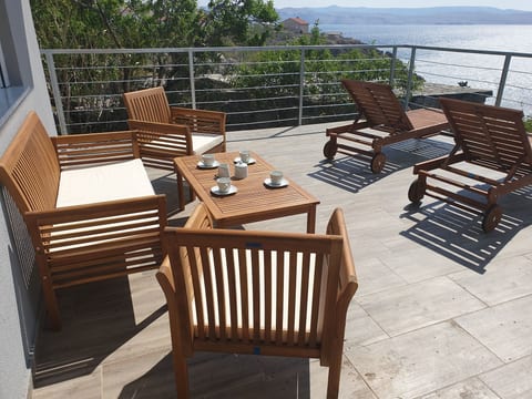 Wohnung in Cesarica mit Privater Terrasse