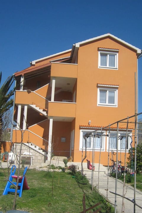 Zentrale Ferienwohnung mit Balkon