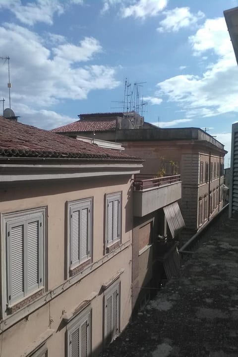 Nahe Rom mit Terrasse und einem Flügel