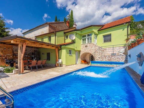 Greenhouse Adria mit großer Terrasse und Pool