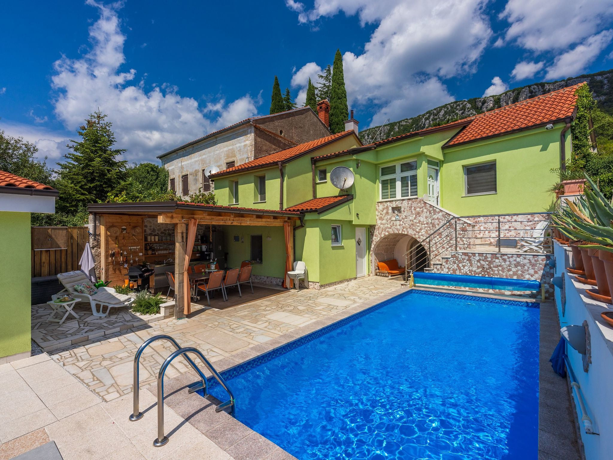 Greenhouse Adria mit großer Terrasse und Pool