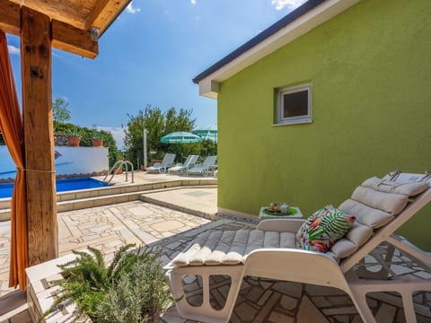 Greenhouse Adria mit großer Terrasse und Pool