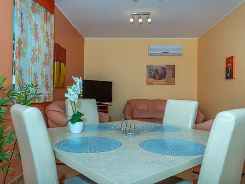 Apartment Mira