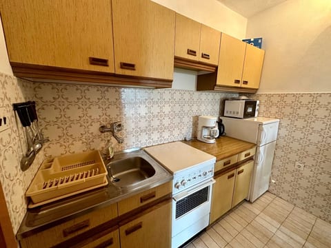 Nette Ferienwohnung in Dramalj mit Grill und Terrasse und Meerblick
