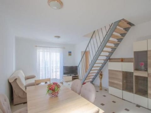 Wohnung in Dramalj mit Möbliertem Balkon