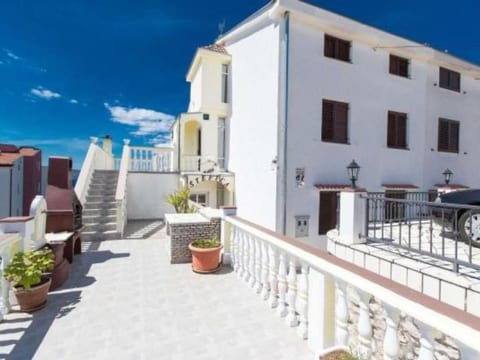 Wohnung in Dramalj mit Möbliertem Balkon