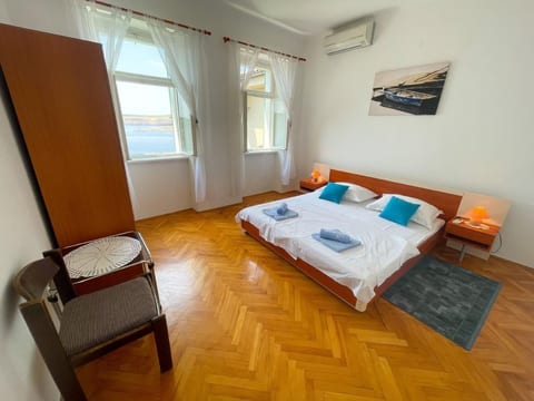 Wohnung in Jadranovo mit Kleinem Balkon