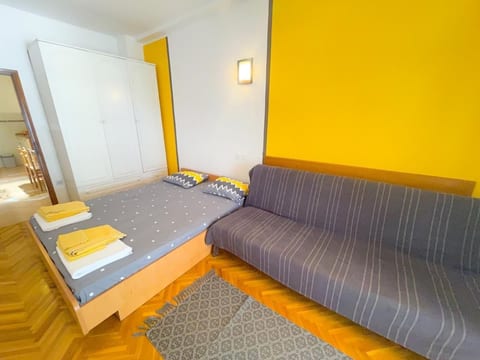Appartement in Jadranovo mit Terrasse, Grill und Garten