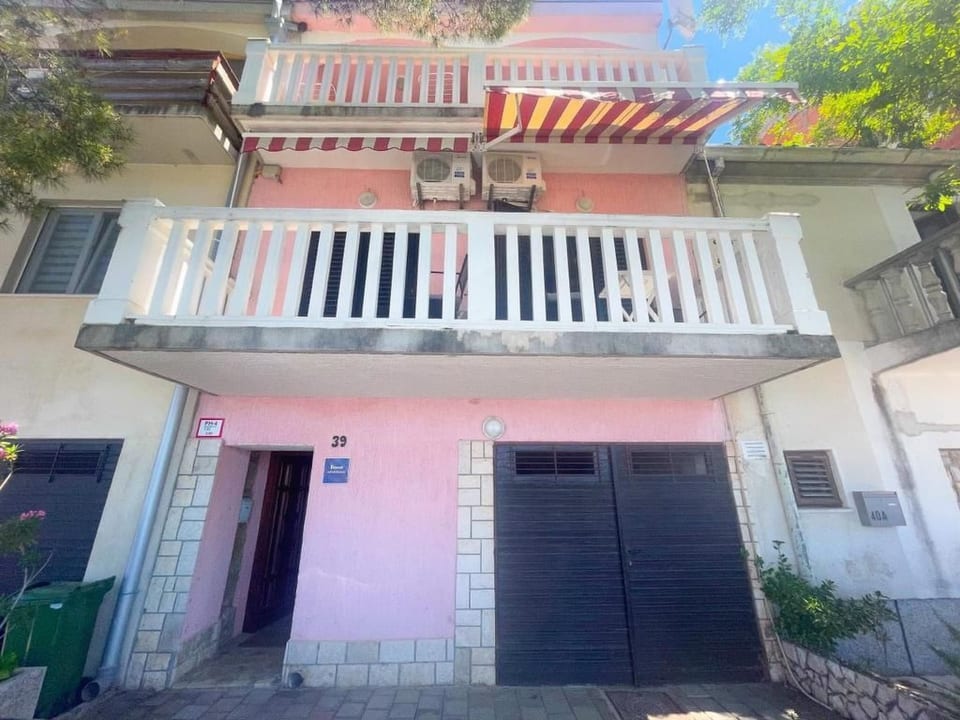 Appartement in Jadranovo mit Terrasse, Grill und Garten - Crikvenica