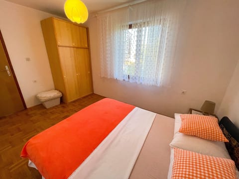 Gesamte Wohnung in Jadranovo mit Grill und Garten