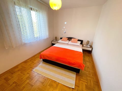 Gesamte Wohnung in Jadranovo mit Grill und Garten