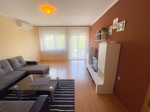 Appartement in Jadranovo mit Garten, Terrasse und Grill