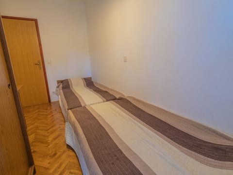 Gemütliche Wohnung in Jadranovo mit Gemeinsamem Garten